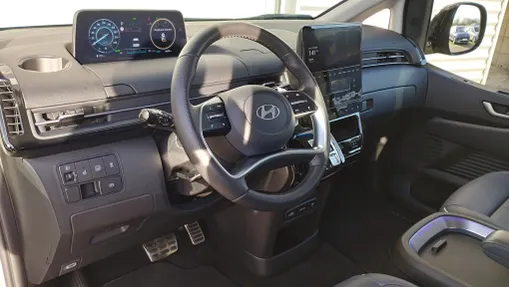 HYUNDAI Staria Staria 1.6 T-GDI HEV Luxury aut