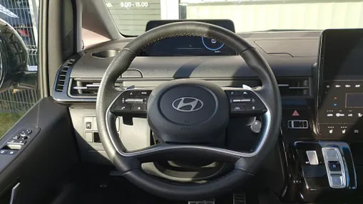 HYUNDAI Staria Staria 1.6 T-GDI HEV Luxury aut