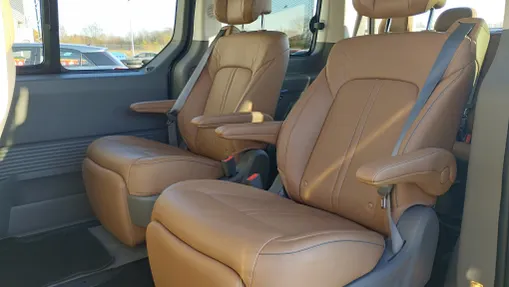 HYUNDAI Staria Staria 1.6 T-GDI HEV Luxury aut