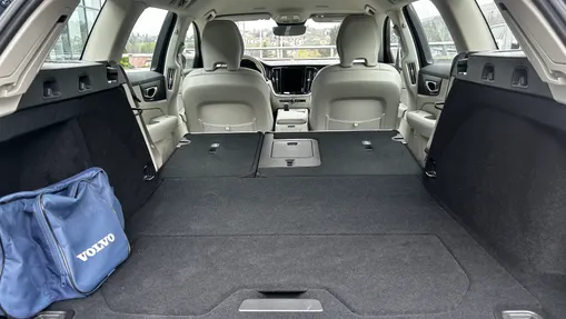 VOLVO V60 V60 B3 B Plus Dark aut
