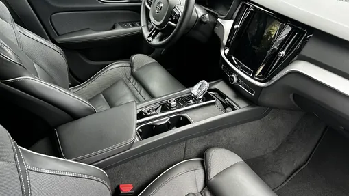 VOLVO V60 V60 B4 B Plus Dark aut