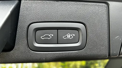 VOLVO XC60 XC60 T6 Plug-In Hybrid AWD Ultra Bright aut