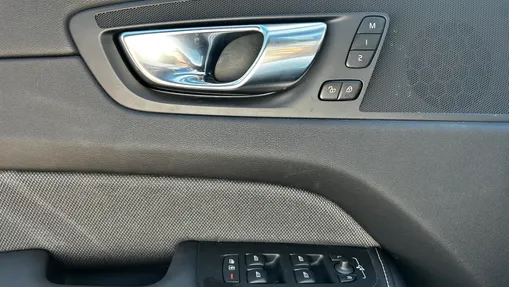 VOLVO XC60 XC60 B5 B AWD Plus Black Edition aut