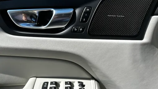 VOLVO XC60 XC60 T6 Plug-In Hybrid AWD Ultra Bright aut