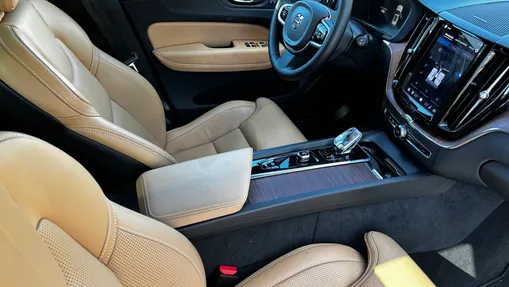 VOLVO XC60 XC60 T8 Plug-In Hybrid AWD Ultra Bright aut