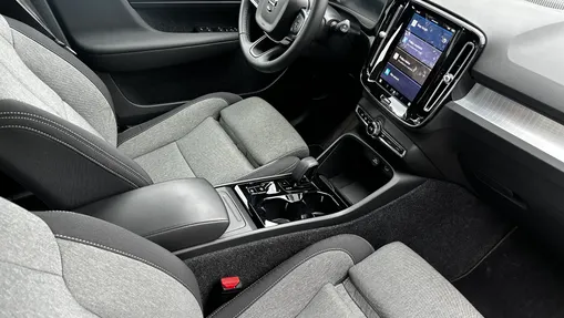 VOLVO XC40 XC40 B3 Plus Dark aut