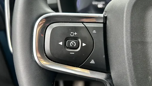 VOLVO XC40 XC40 B3 Plus Dark aut