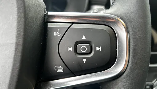 VOLVO XC40 XC40 B3 Plus Dark aut