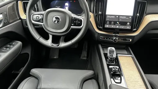 VOLVO XC60 XC60 B5 B AWD Plus Dark aut