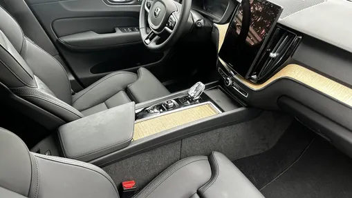 VOLVO XC60 XC60 B5 B AWD Plus Dark aut