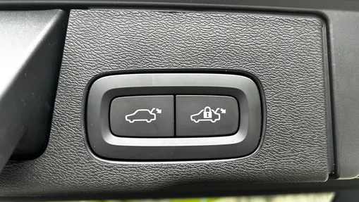 VOLVO XC60 XC60 B5 B AWD Plus Dark aut