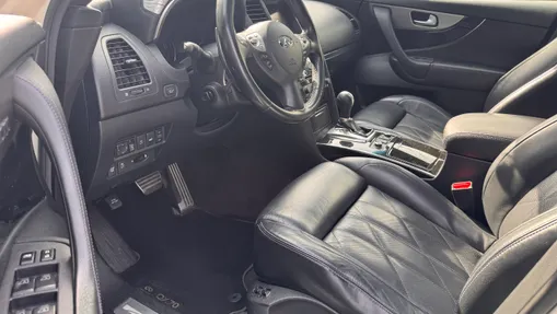 INFINITI QX70 QX70 3.7 S Design