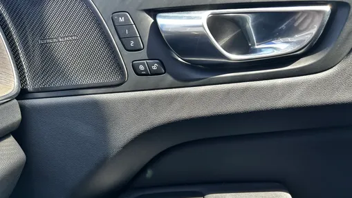 VOLVO XC60 XC60 B5 B AWD Plus Dark aut