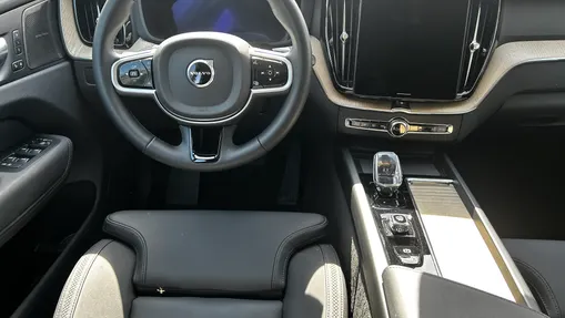 VOLVO XC60 XC60 B5 B AWD Plus Dark aut