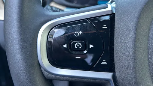 VOLVO XC60 XC60 B5 B AWD Plus Dark aut