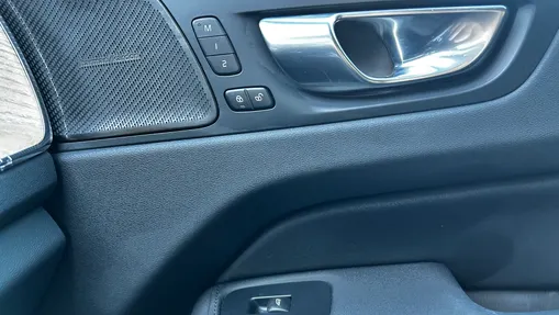 VOLVO XC60 XC60 B5 B AWD Plus Dark aut