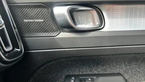 VOLVO XC40 XC40 B3 Plus Dark aut