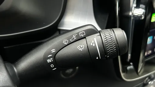 VOLVO XC40 XC40 B3 Plus Dark aut