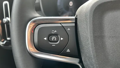 VOLVO XC40 XC40 B3 Plus Dark aut