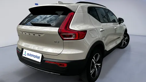 VOLVO XC40 XC40 B3 Plus Dark aut