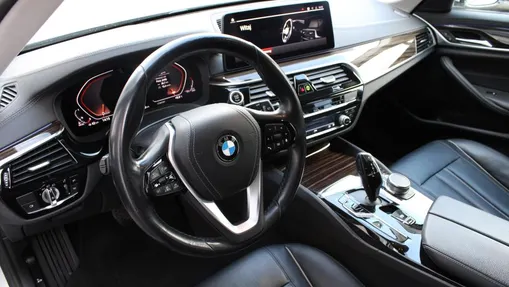 BMW Seria 5 520d xDrive Luxury Line aut
