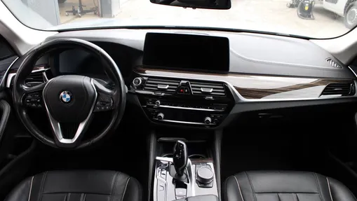 BMW Seria 5 520d xDrive Luxury Line aut