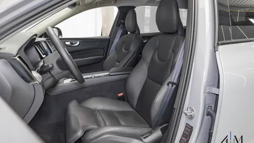 VOLVO XC60 XC60 B4 D AWD Plus Dark aut