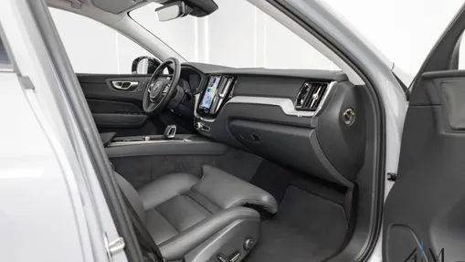 VOLVO XC60 XC60 B4 D AWD Plus Dark aut