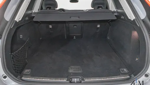 VOLVO XC60 XC60 B4 D AWD Plus Dark aut