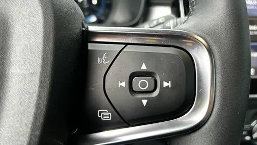 VOLVO XC40 XC40 B3 Plus Dark aut