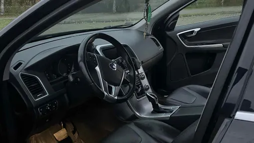 VOLVO XC60 -