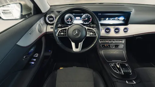 MERCEDES-BENZ E Klasa E 200 Coupe 4-Matic 9G-TRONIC