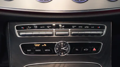 MERCEDES-BENZ E Klasa E 200 Coupe 4-Matic 9G-TRONIC