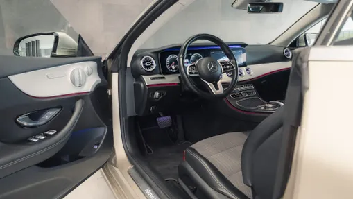MERCEDES-BENZ E Klasa E 200 Coupe 4-Matic 9G-TRONIC