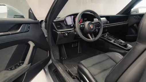PORSCHE 911 911 Carrera 4 GTS