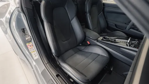PORSCHE 911 911 Carrera 4 GTS
