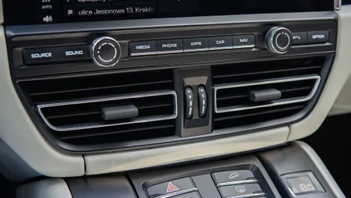 PORSCHE Macan Macan