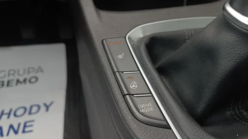 HYUNDAI i30 i30 1.5 T-GDI 48V Smart