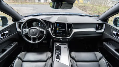VOLVO XC60 XC60 B4 D AWD R-Design aut