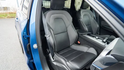 VOLVO XC60 XC60 B4 D AWD R-Design aut