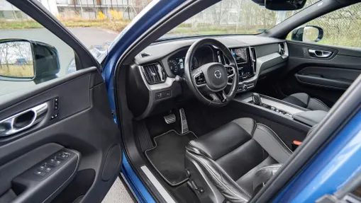 VOLVO XC60 XC60 B4 D AWD R-Design aut