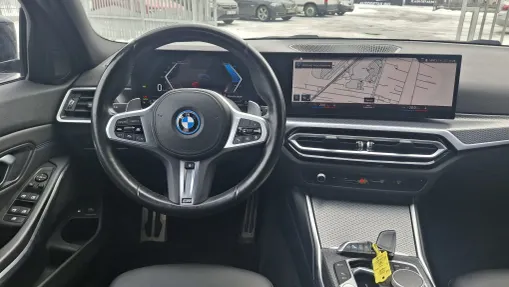 BMW Seria 3 330e M Sport sport-aut
