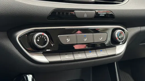 HYUNDAI i30 i30 1.0 T-GDI Modern
