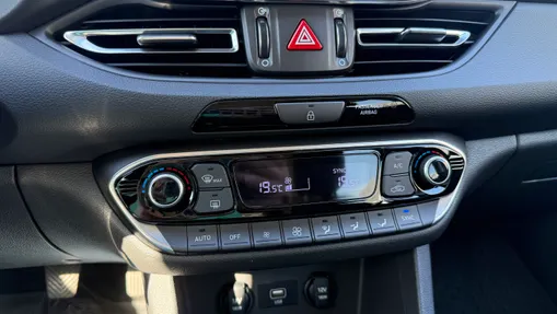 HYUNDAI i30 i30 1.0 T-GDI Smart