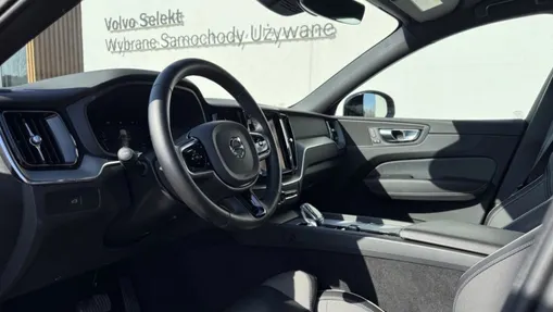 VOLVO XC60 XC60 B5 B AWD Plus Dark aut