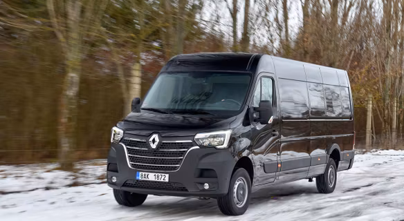Renault Master III (używany) vs Master IV (nowy) – czy warto dopłacić 30 tys. zł do nowej generacji?