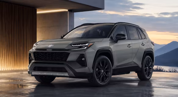 Nową Toyotę RAV4 można już zamawiać. Znamy silniki i wyposażenie. Czy warto?