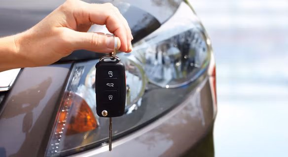 Sprzedajesz auto po sezonie zimowym? Sprawdź, kiedy wystawić ogłoszenie, żeby nie stracić 3000 zł