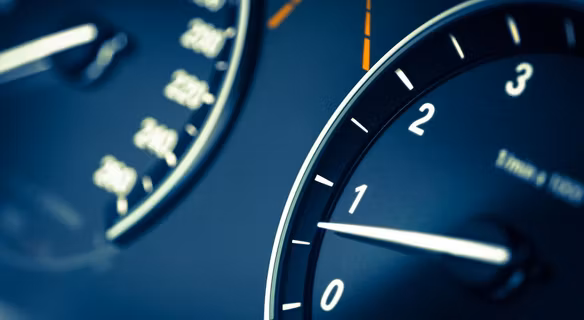 Kręcenie liczników w samochodach używanych – jak się przed tym chronić?