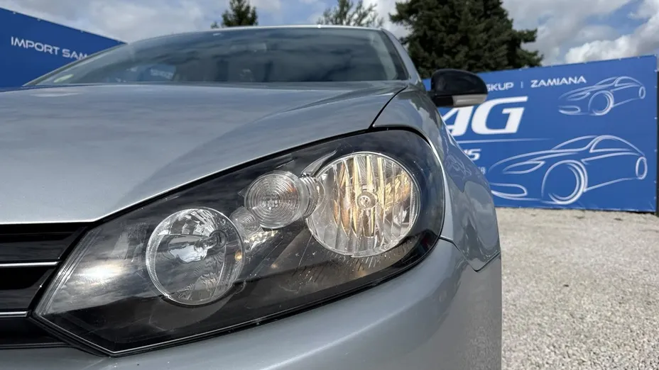 VOLKSWAGEN Golf -